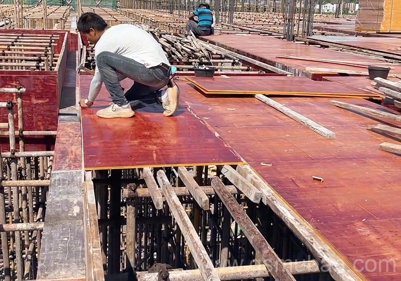 為什么有些人會選擇覆膜板而不是紅模板?