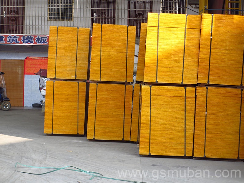 大紅模板多少錢一塊?在哪里批發(fā)